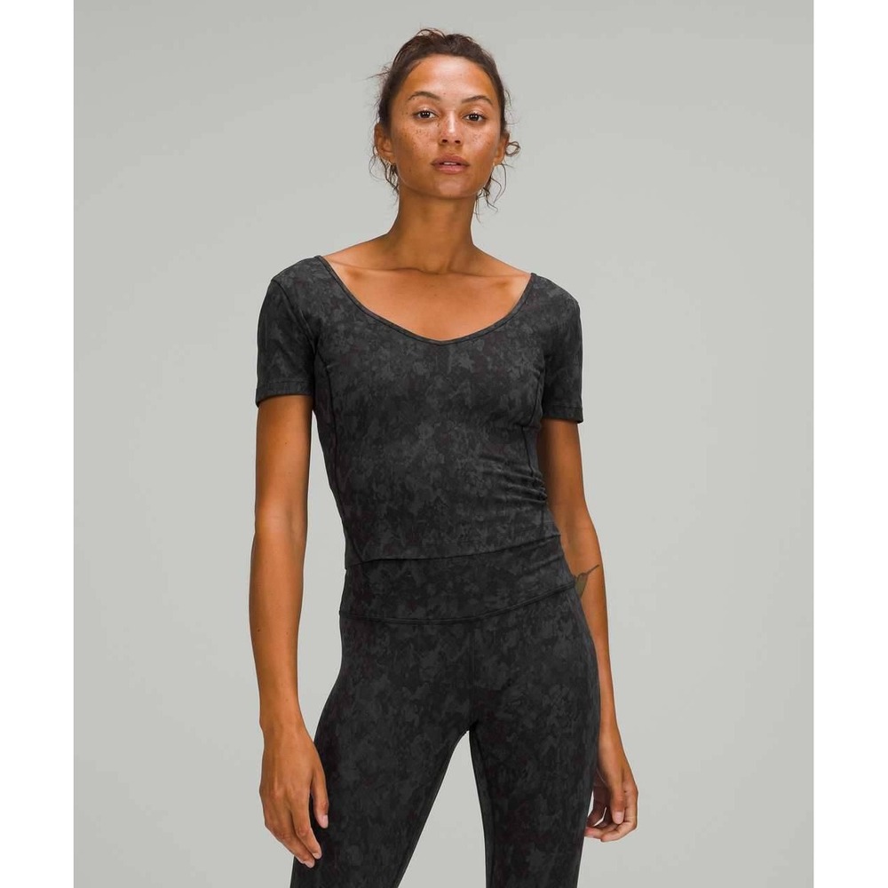 Lululemon Align V Neck Short Sleeve Top Black Camo Size 8 Yoga Athleisure